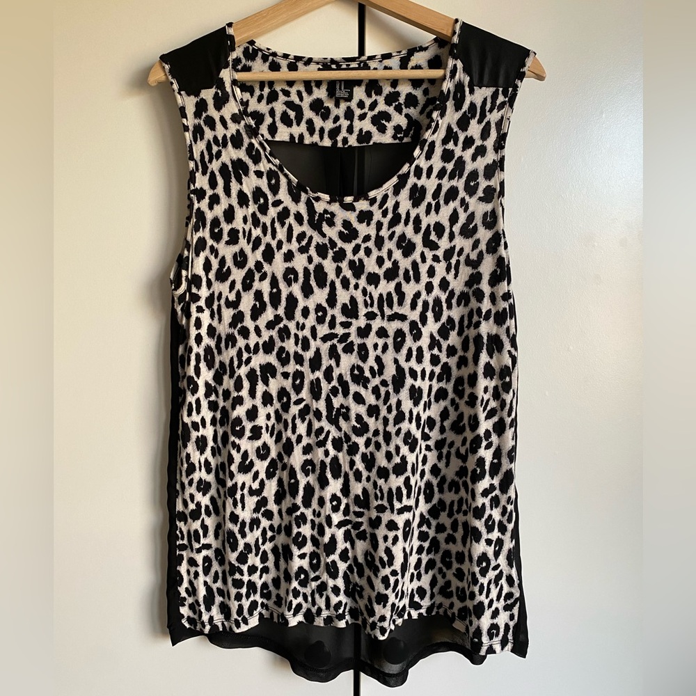 FOREVER 21 black and white leopard print top